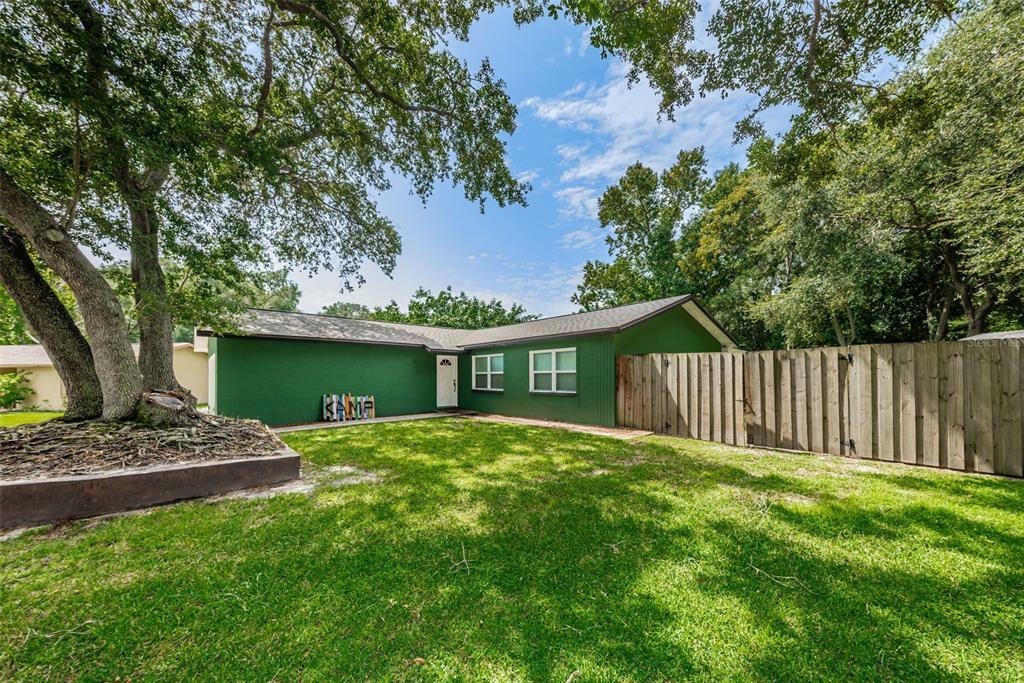 Property Photo:  1703 Sutton Place  FL 34698 