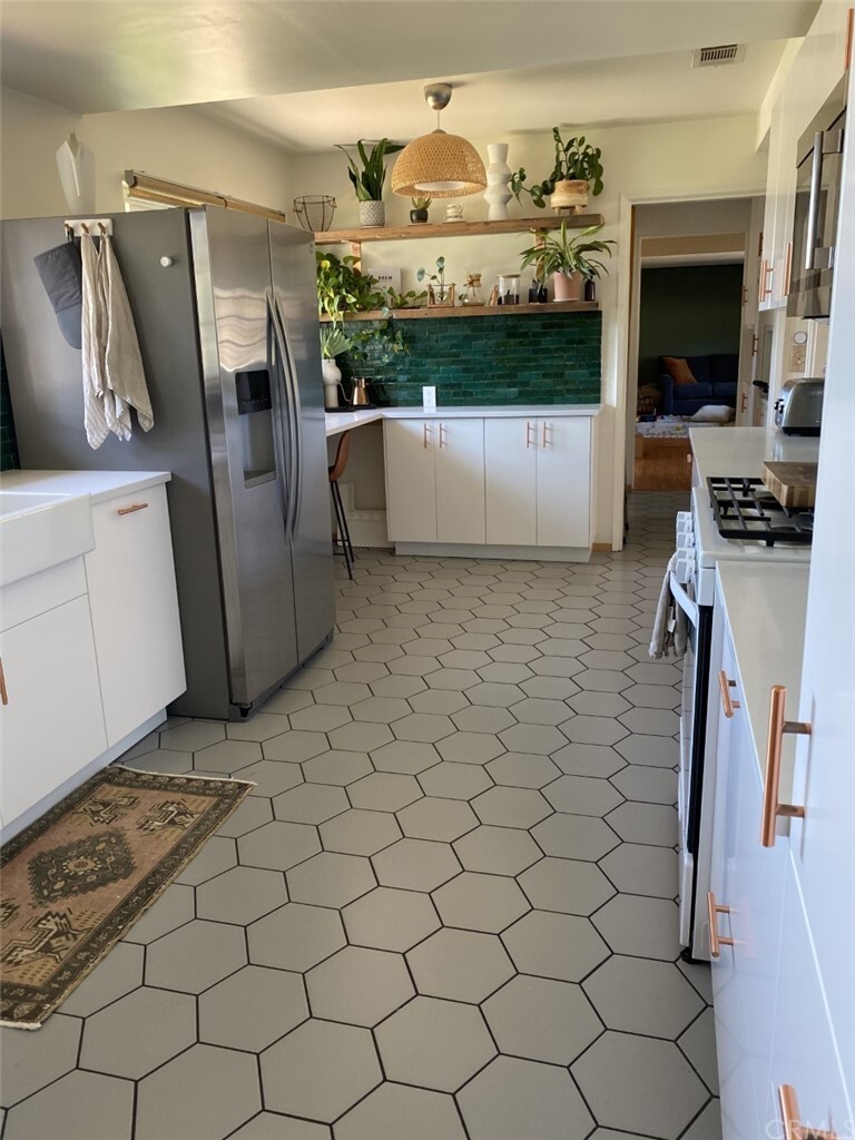 Property Photo:  341 E 13th Street  CA 91786 