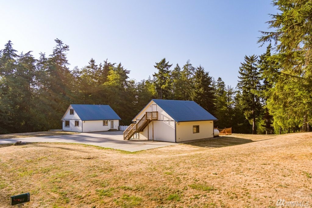 Property Photo:  617 Spitfire Lane  WA 98277 