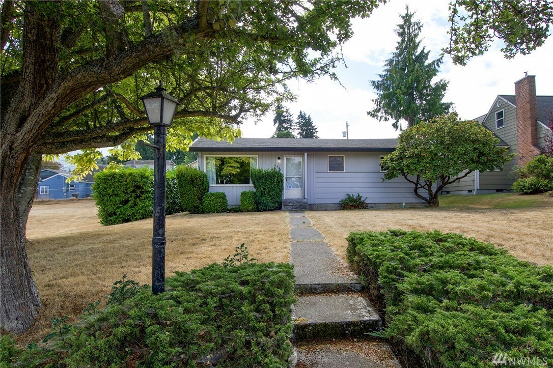 Property Photo:  924 W 13th St  WA 98363 