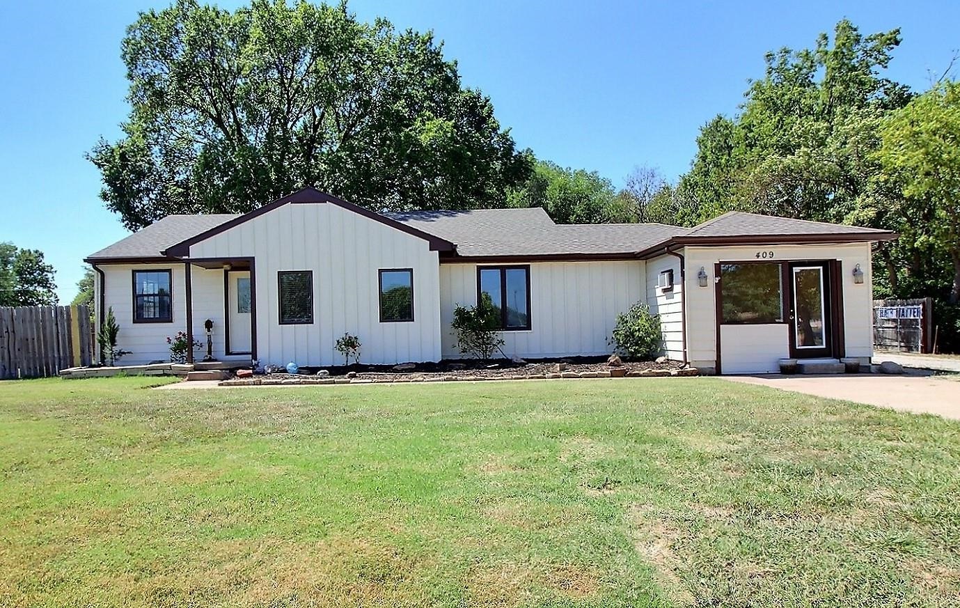 Property Photo:  409 N Rose Hill Rd  KS 67133 