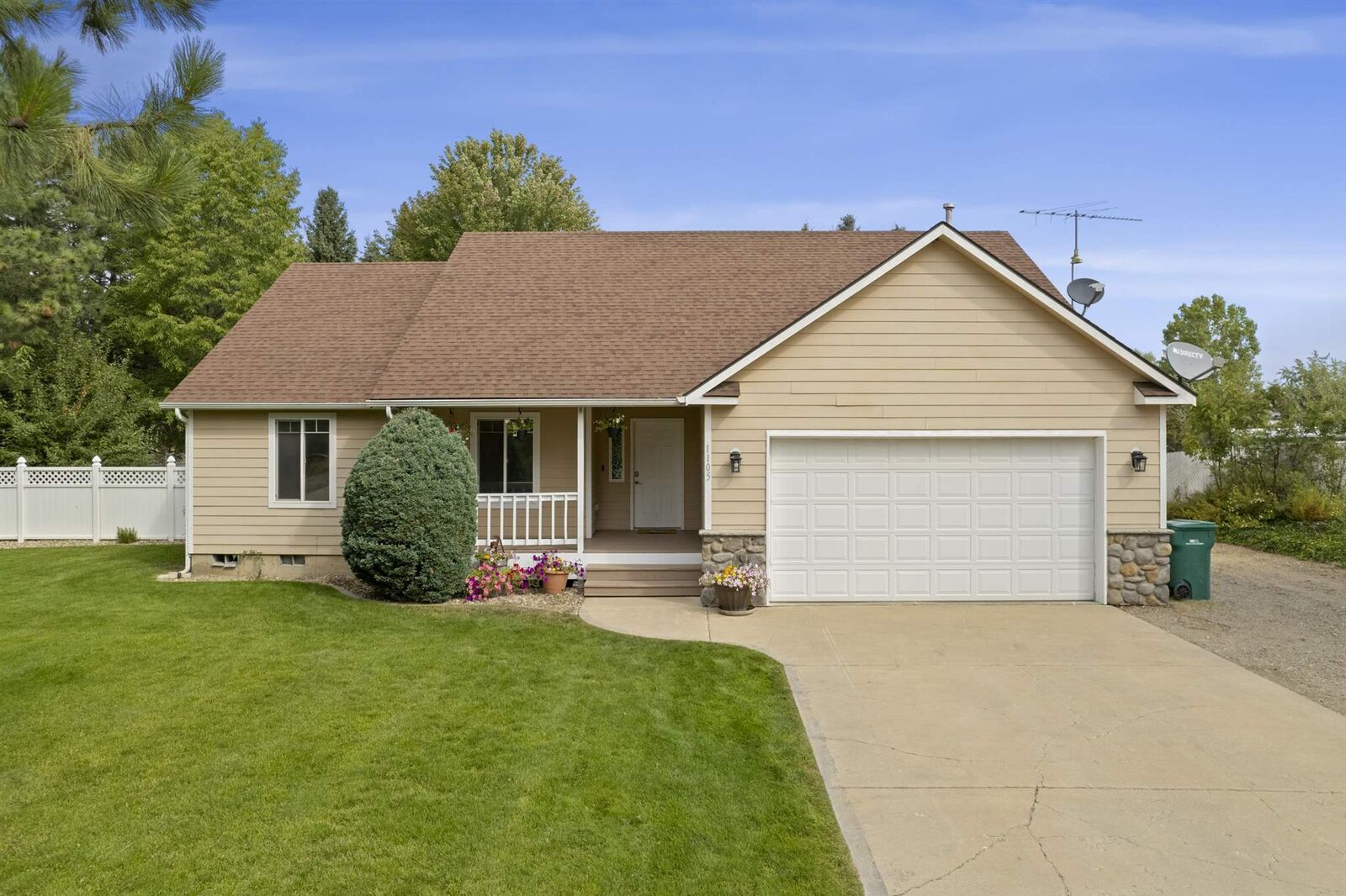 Property Photo: 1105 E 4th St WA 99006