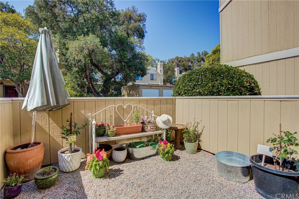 Property Photo:  3750 El Camino Real E4  CA 93422 