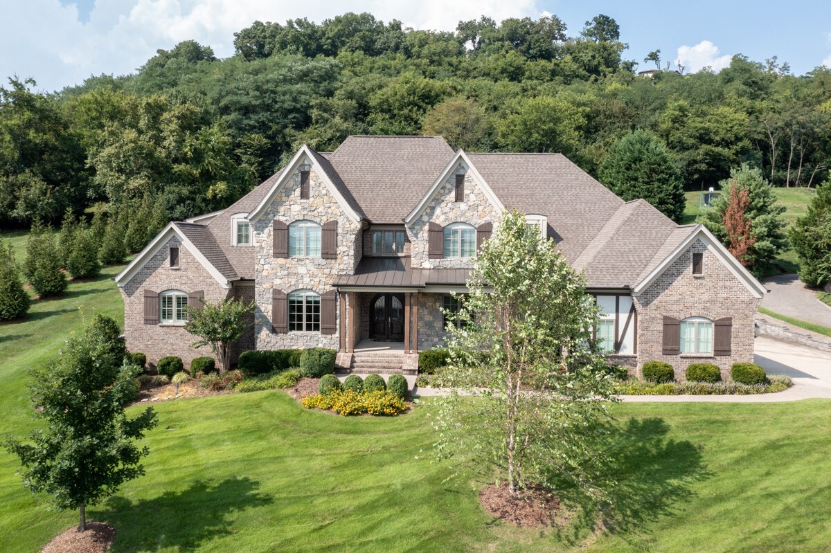 Property Photo: 696 Legends Crest Dr TN 37069