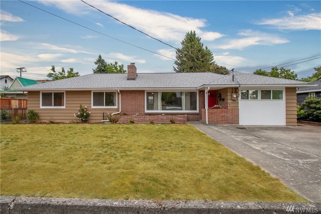 Property Photo:  6811 Yakima Ave  WA 98408 