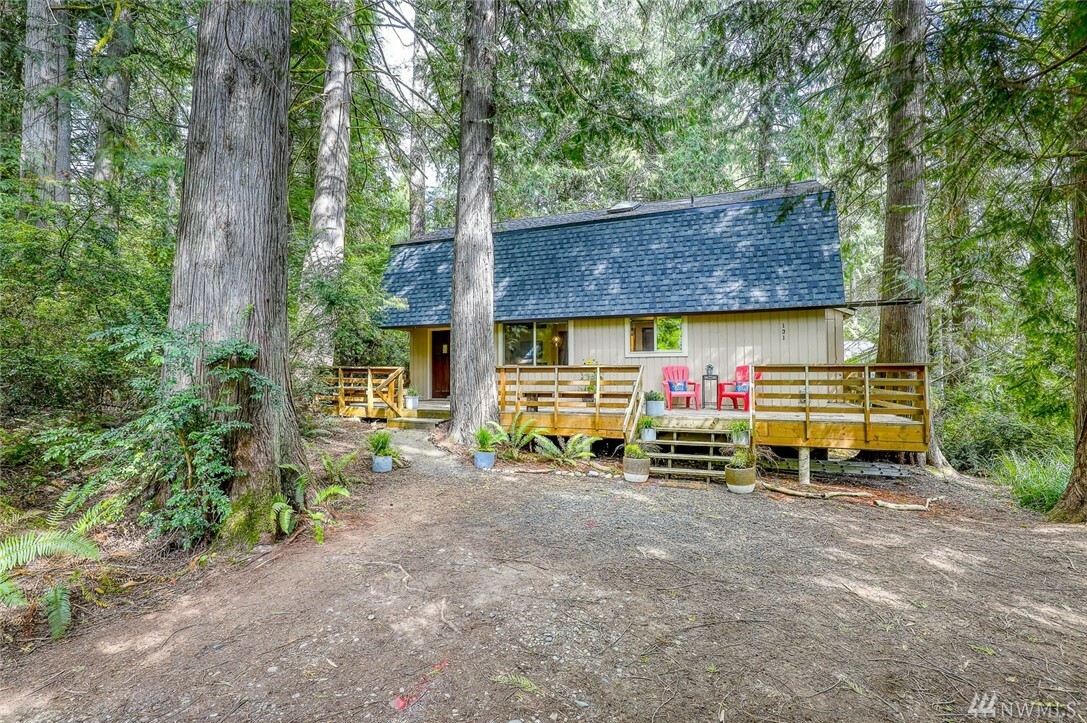 Property Photo:  131 E Barnacle Blvd  WA 98584 