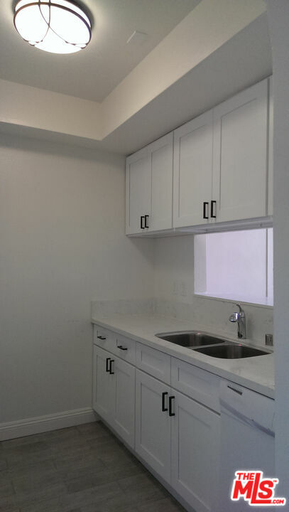 Property Photo:  1616  N Serrano Ave 202  CA 90027 