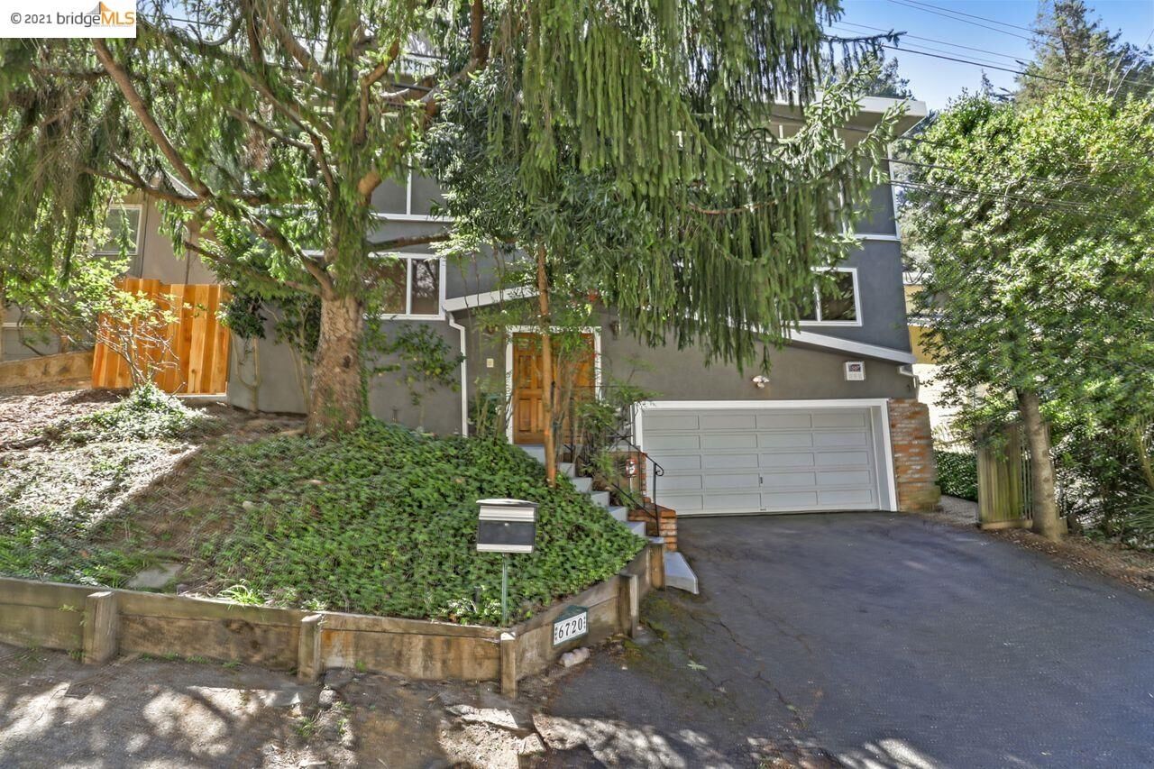 Property Photo: 6720 Banning Dr CA 94611