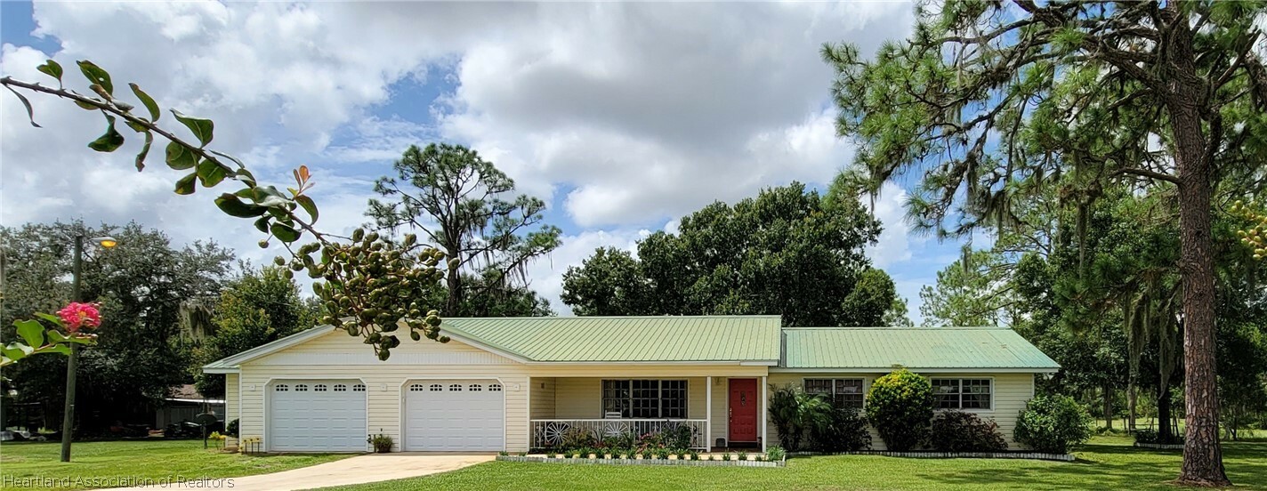 Property Photo:  948 S Riverdale Road  FL 33825 