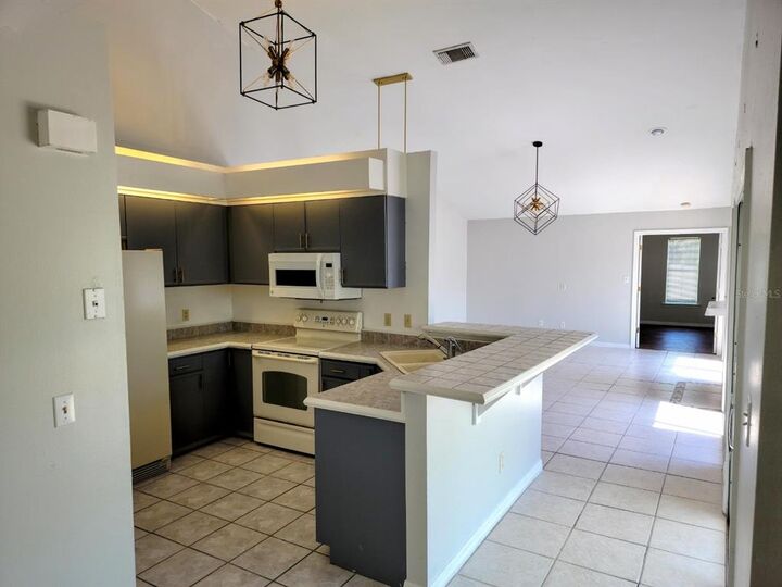 Property Photo:  