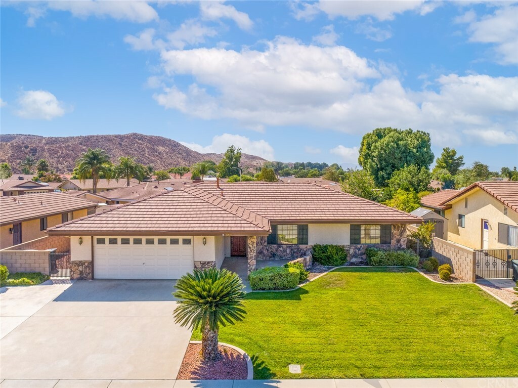Property Photo: 786 Chardonnay Place CA 92544