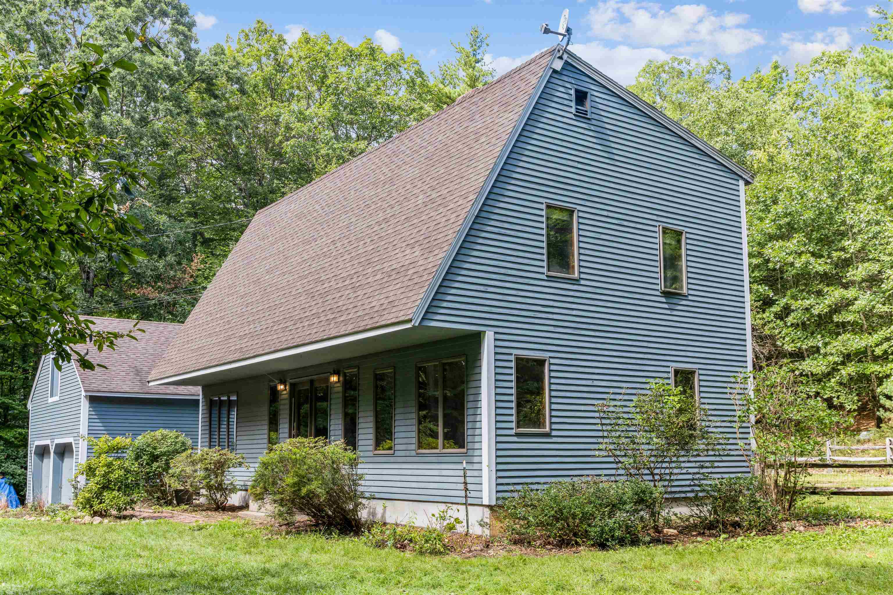 Property Photo:  10 Westgate Road  NH 03057 