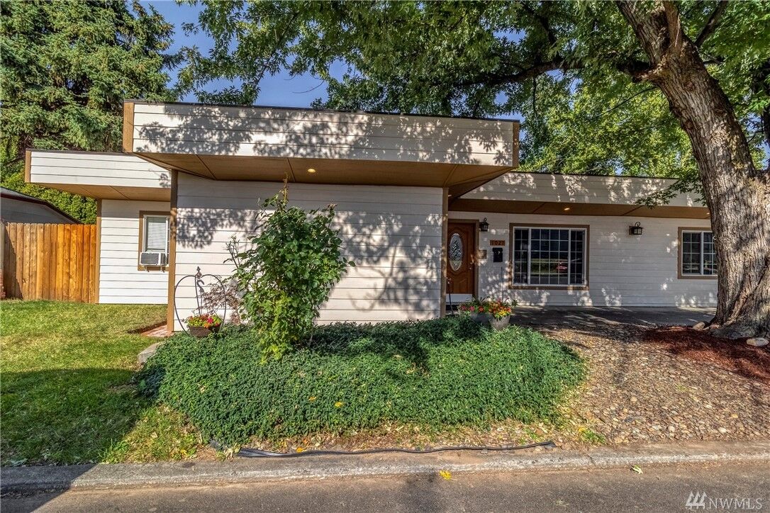 Property Photo:  1021 Davis St  OR 97862 