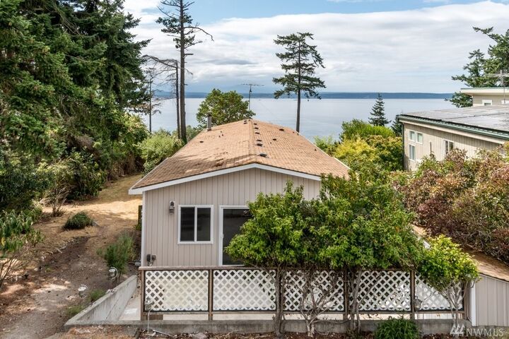 Property Photo:  3550 Marine View Dr  WA 98253 