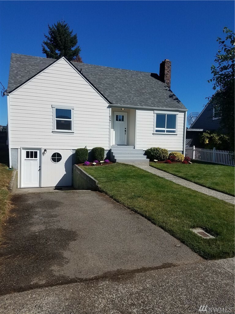 Property Photo: 627 N Howard St WA 98406