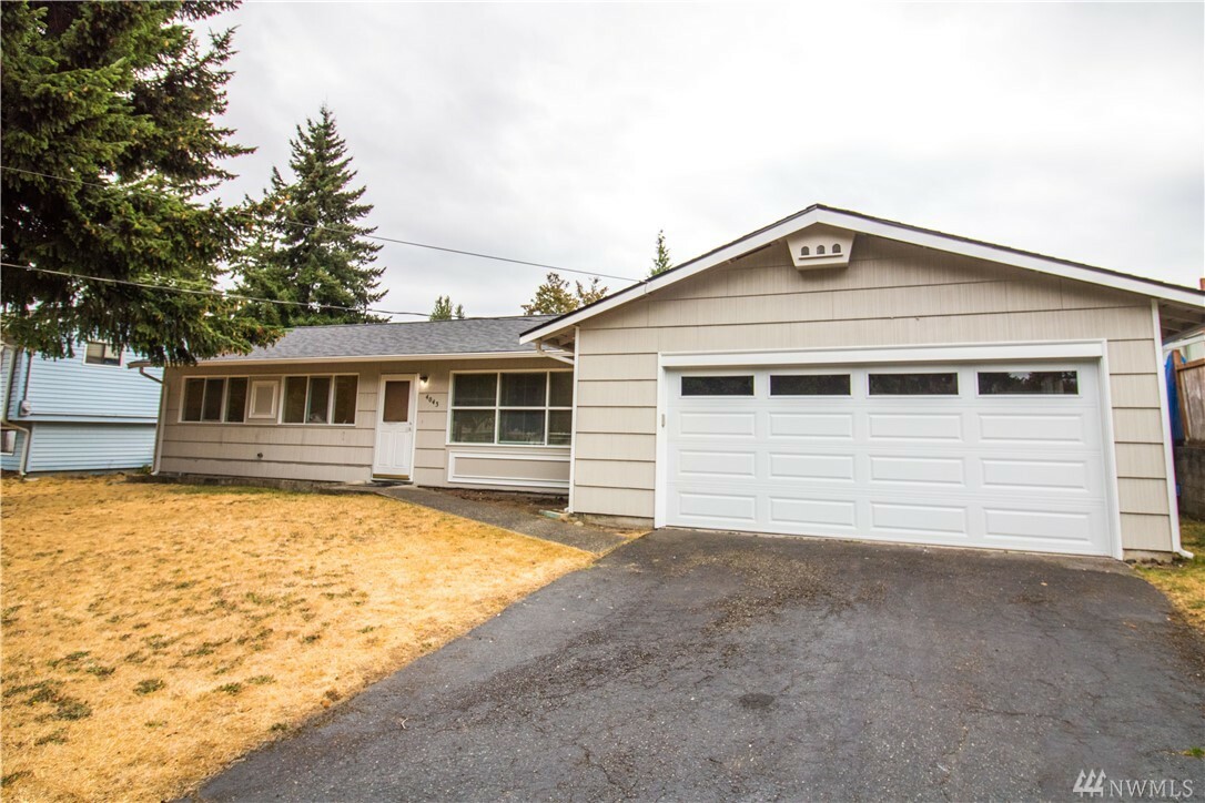 Property Photo:  4043 S 184th Place  WA 98188 