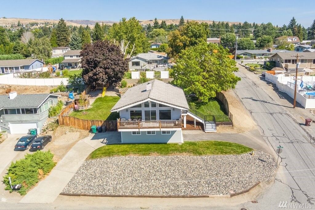 Property Photo:  1707 N Aurora Ave  WA 98802 