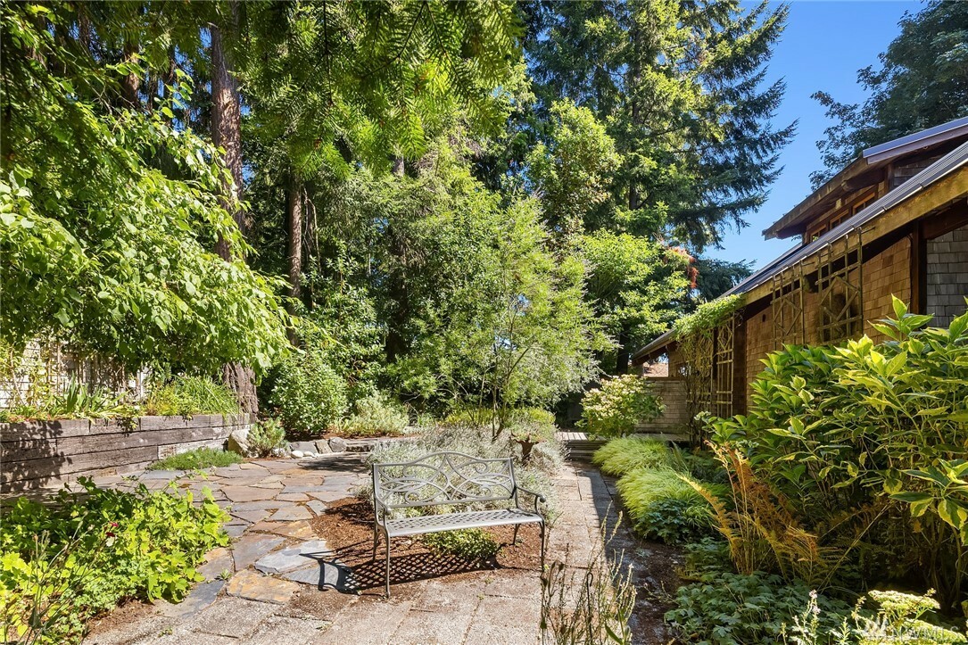 Property Photo:  10119 SW Quartermaster Dr  WA 98070 