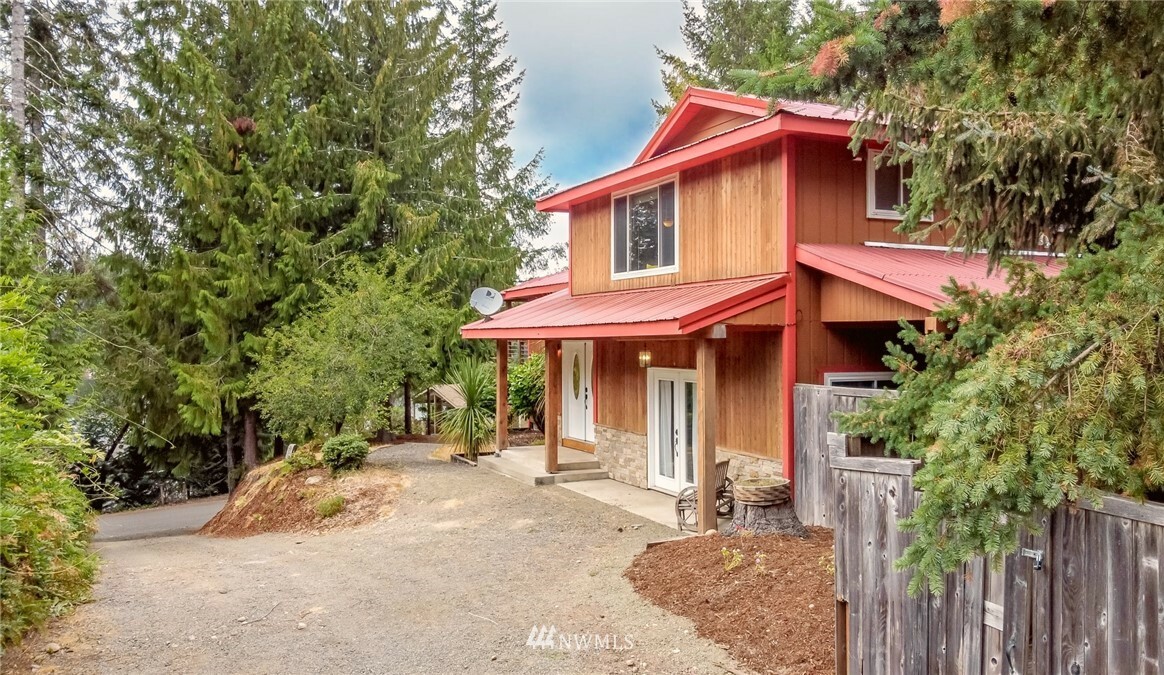 Property Photo:  890 E Trails End Drive  WA 98528 