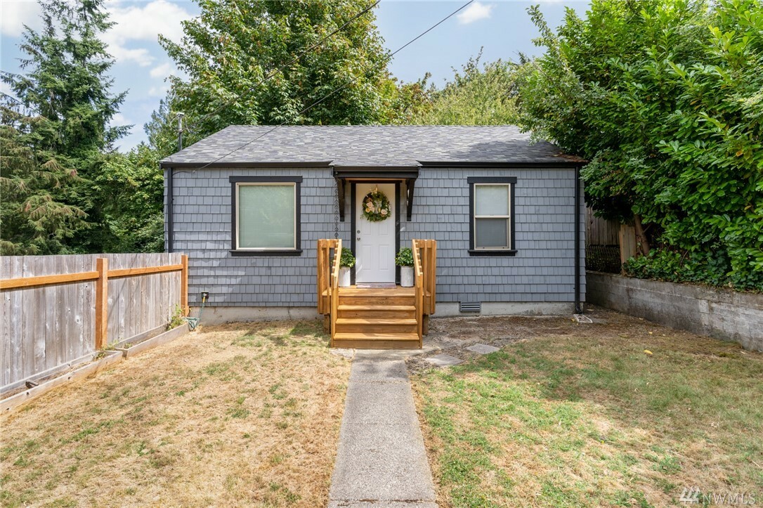 Property Photo:  1333 Sherman Ave  WA 98366 