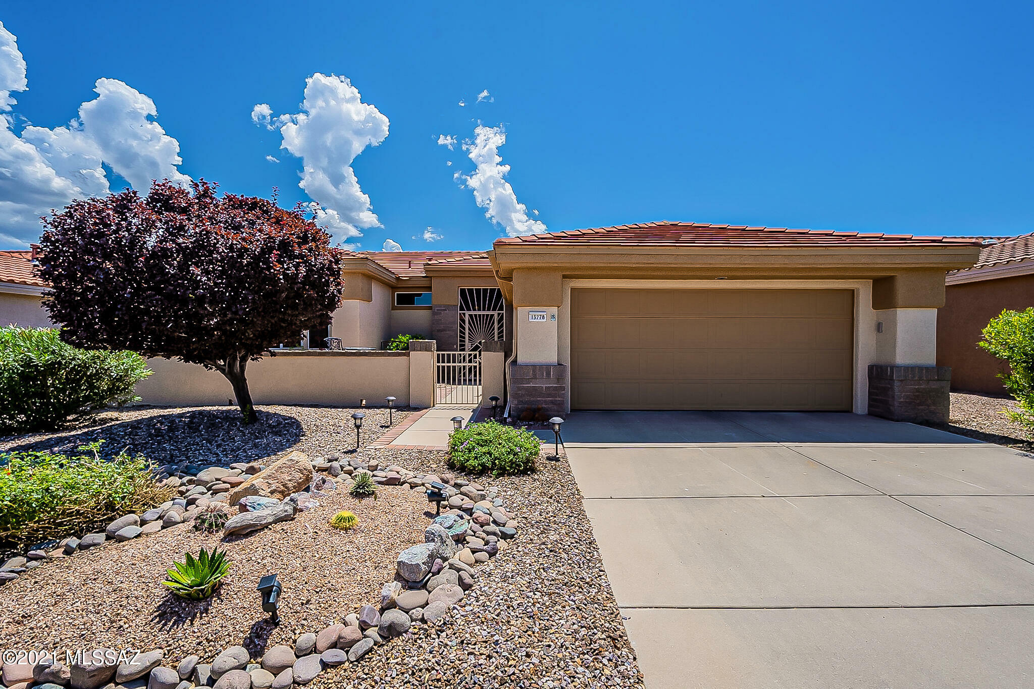 Property Photo: 13778 N Buster Spring Way AZ 85755