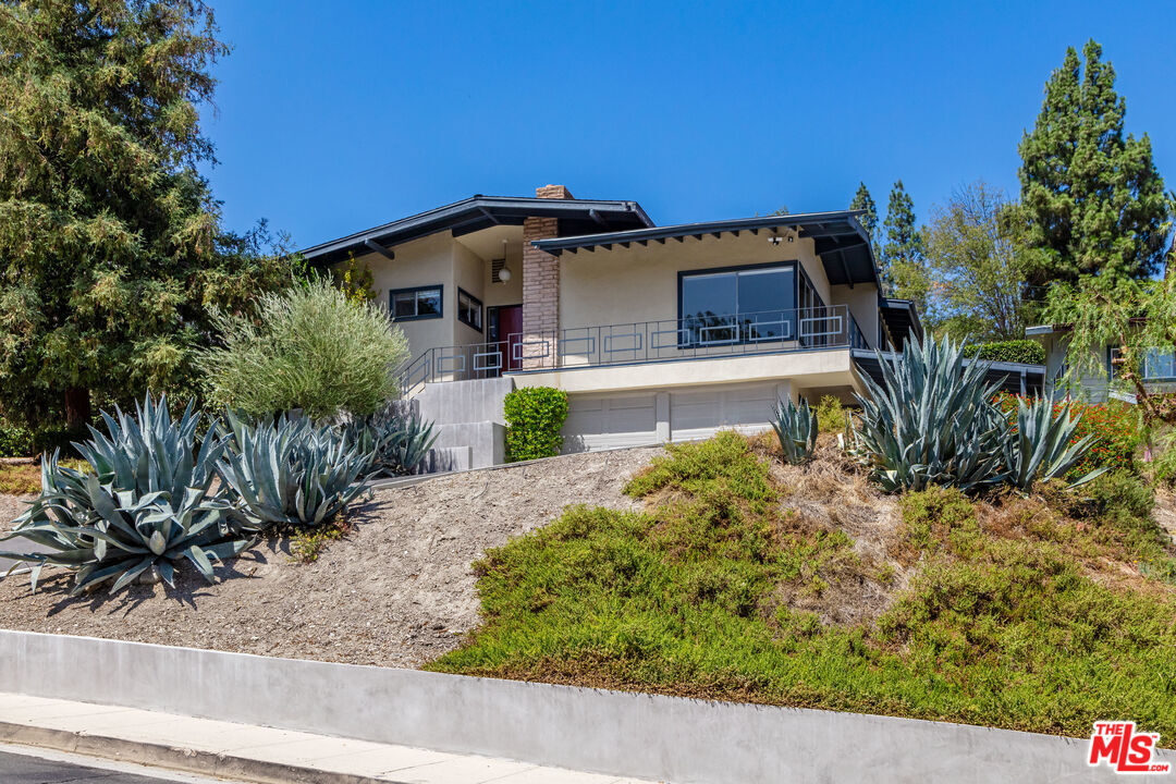 Property Photo: 22313 Macfarlane Dr CA 91364