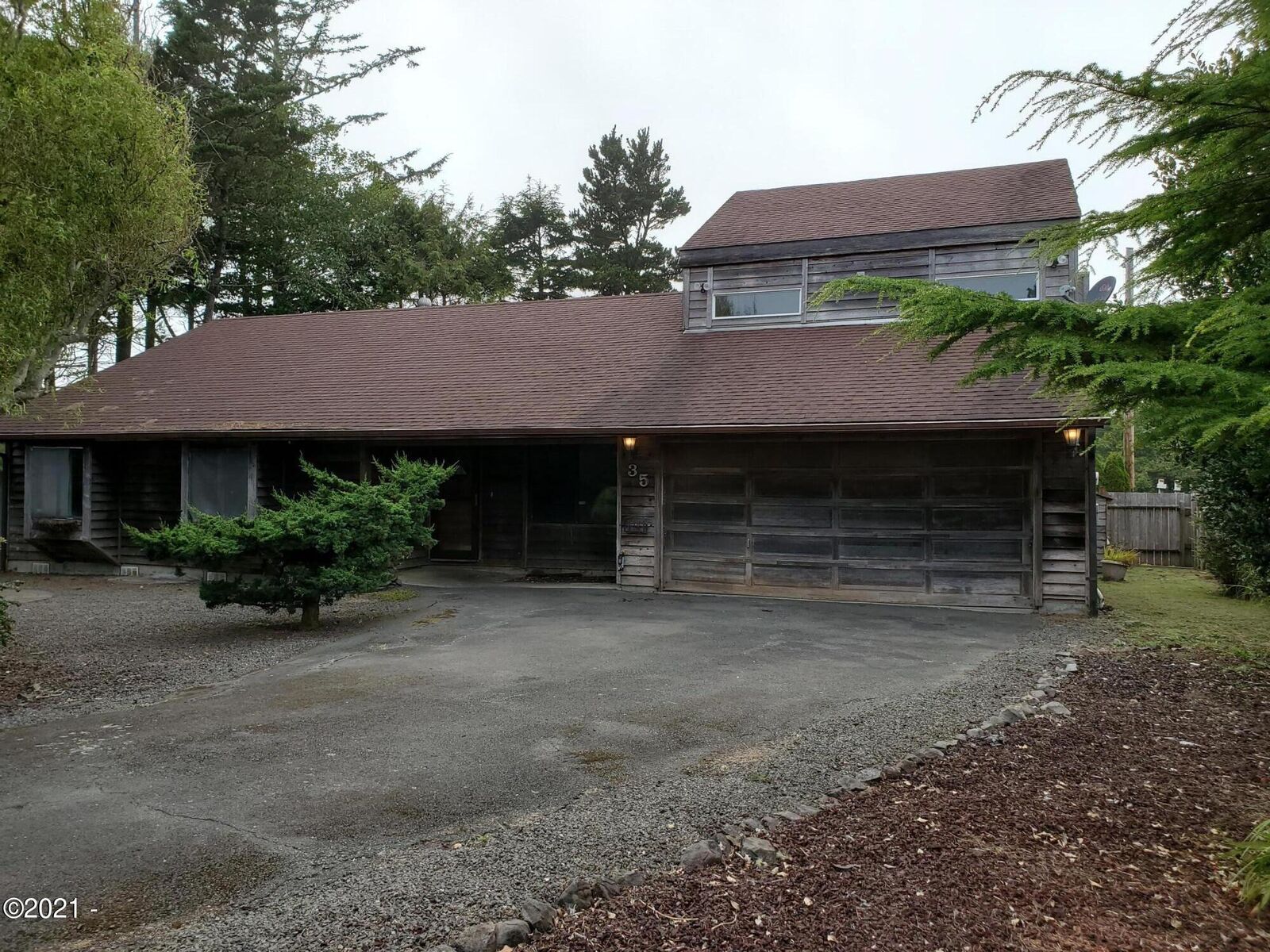 Property Photo:  35 Spruce Court  OR 97341