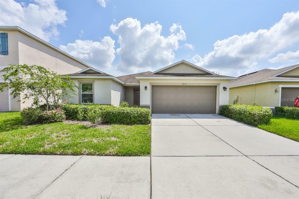 Property Photo:  2113 Nuttall Oaks Place  FL 33510 