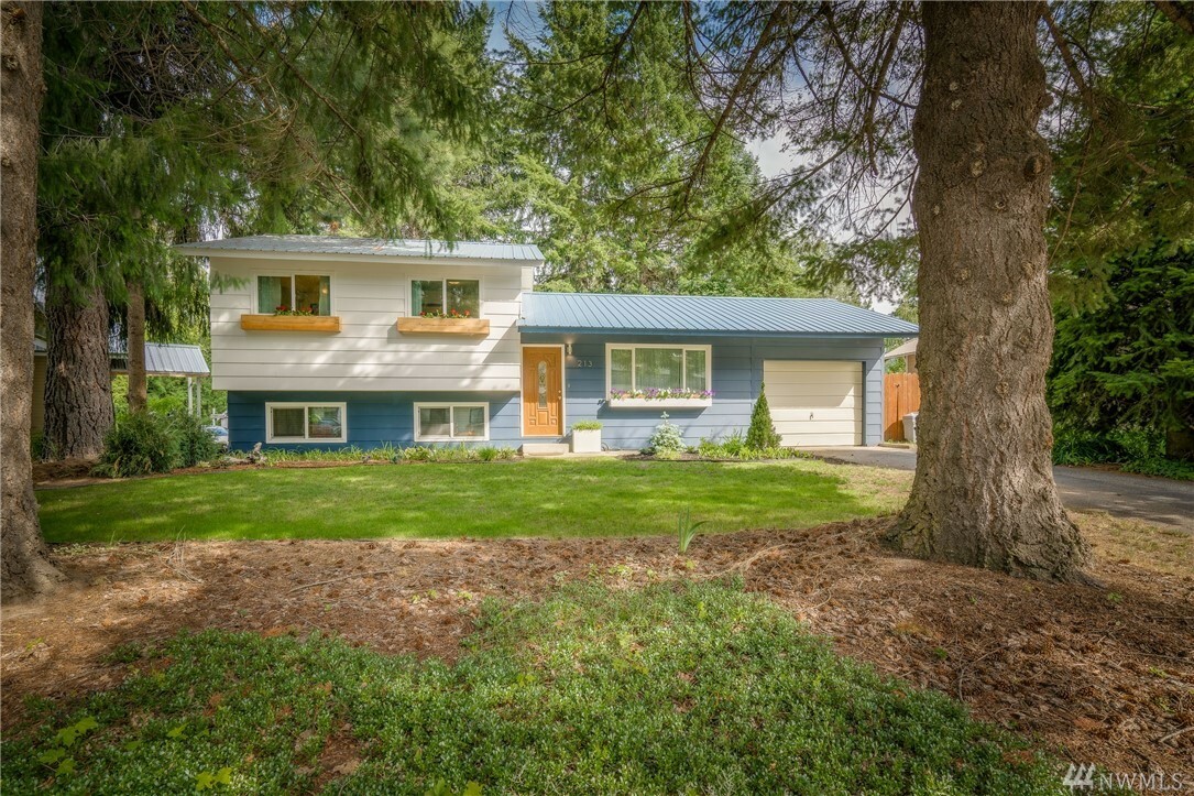 Property Photo: 213 W Commercial St WA 98826