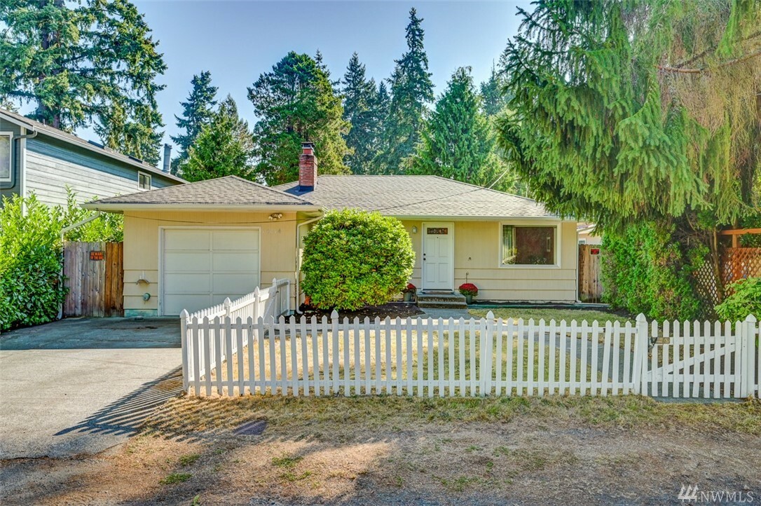 Property Photo:  14014 Courtland Place N  WA 98133 