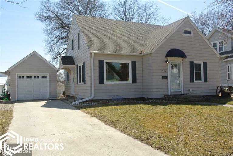 Property Photo:  418 3rd Avenue  IA 50601 