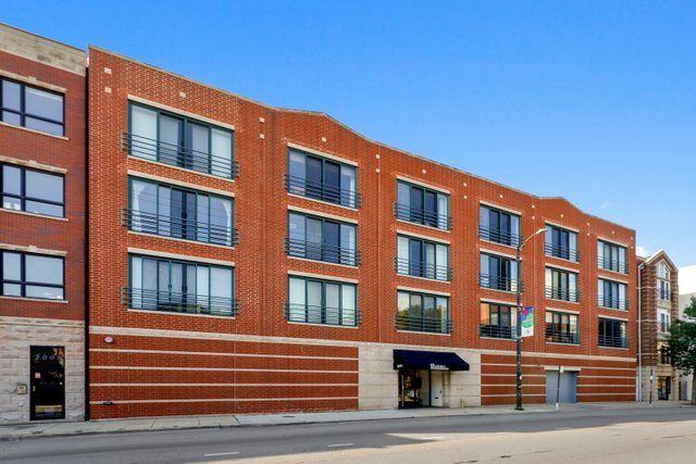 Property Photo:  2011 W Belmont Avenue 212  IL 60618 
