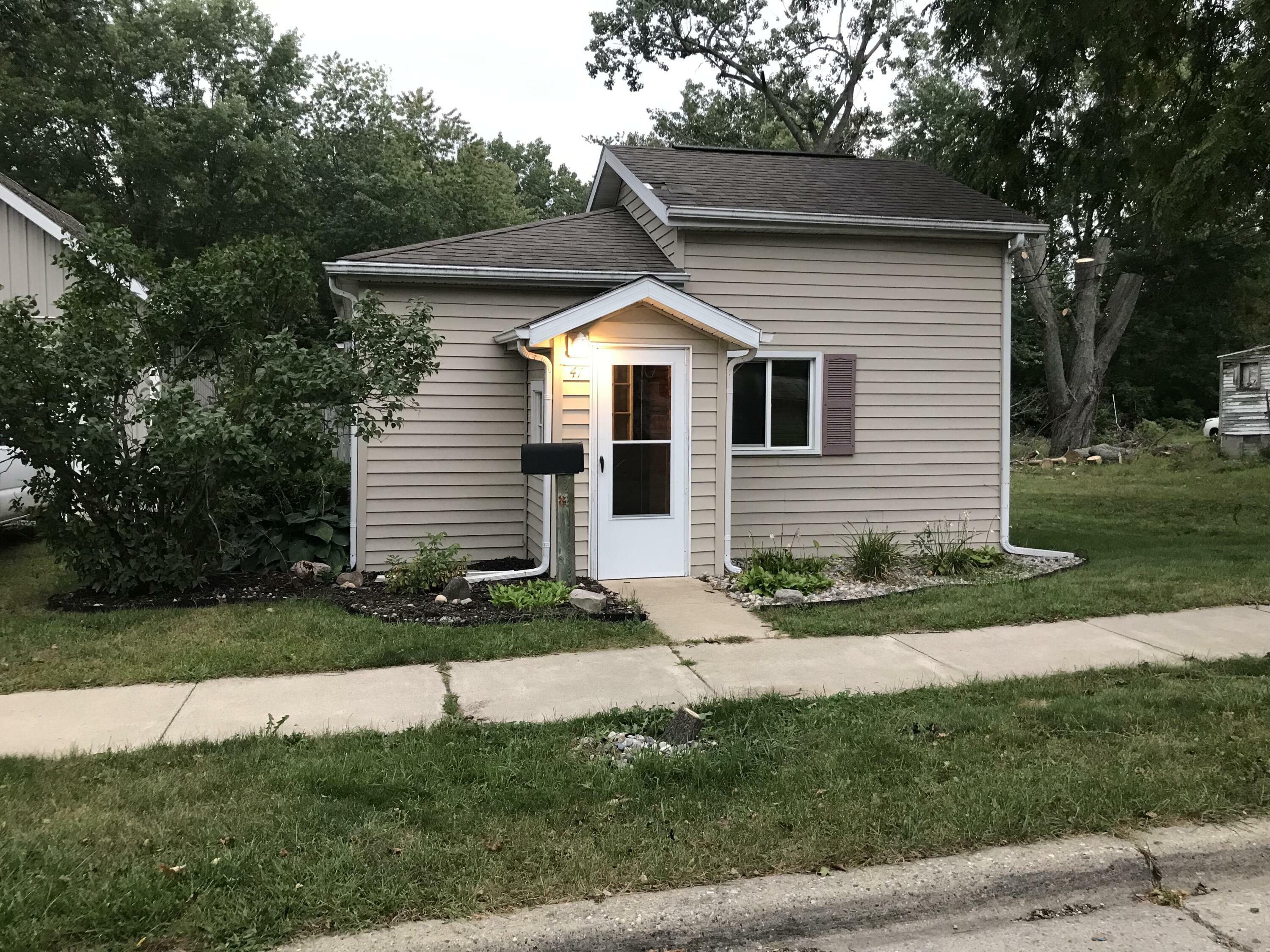 Property Photo:  47 Willow Street  MI 49242 