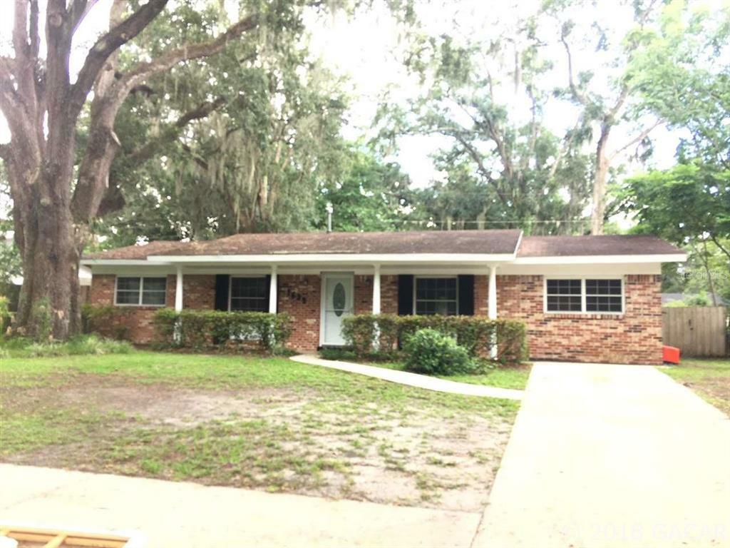 Property Photo:  1639 NE 19th Place  FL 32609 