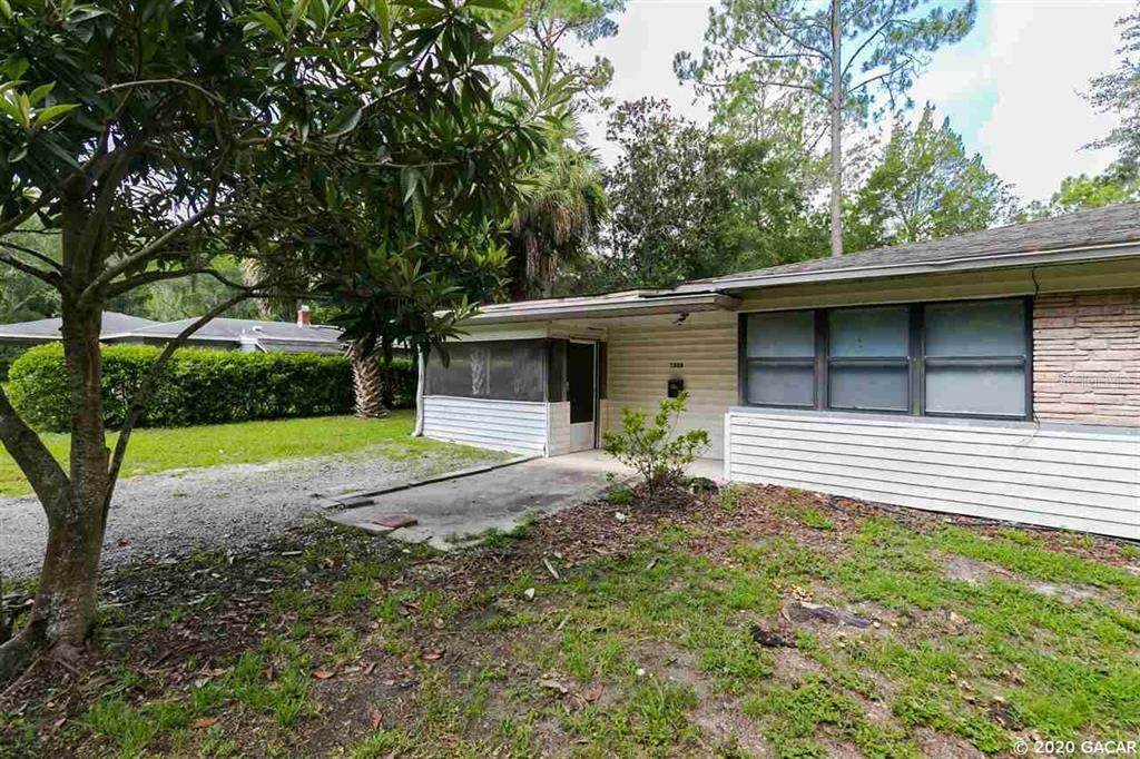 Property Photo:  1426 NE 7th Street  FL 32601 