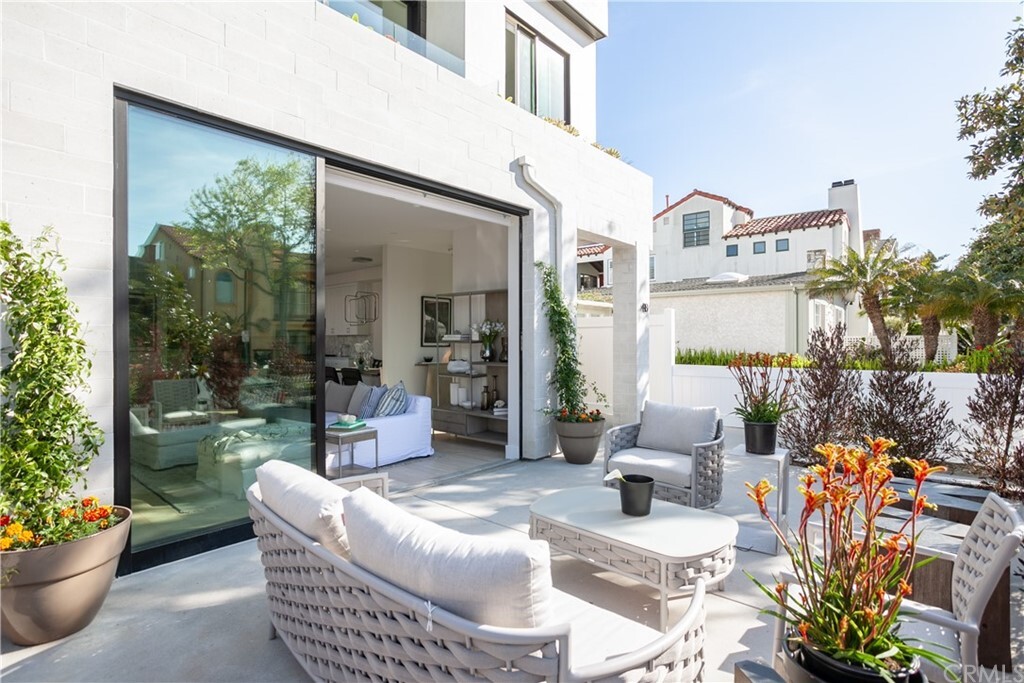 Property Photo:  418 Fernleaf Avenue  CA 92625 