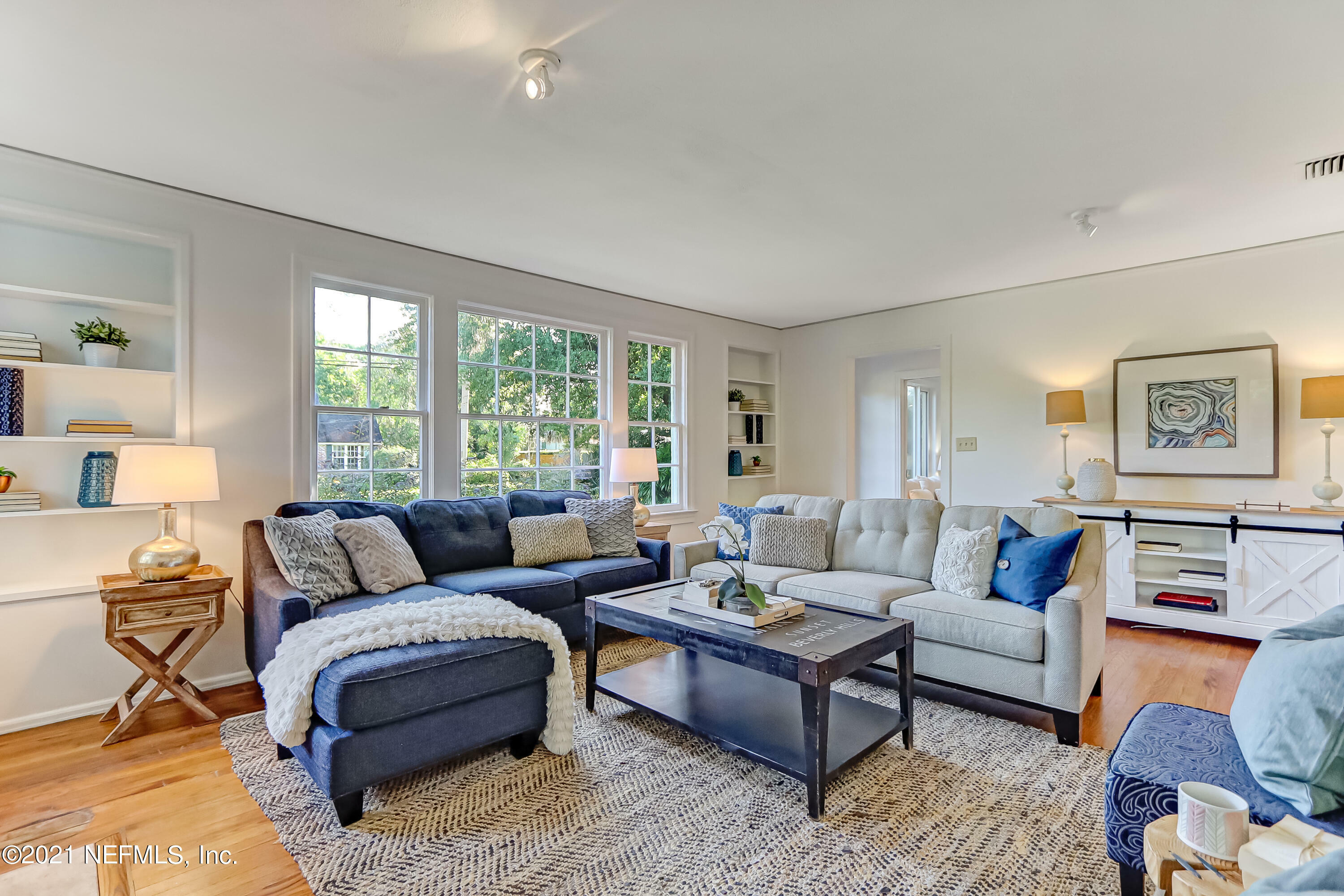 Property Photo: 1525 Berwick Road FL 32207