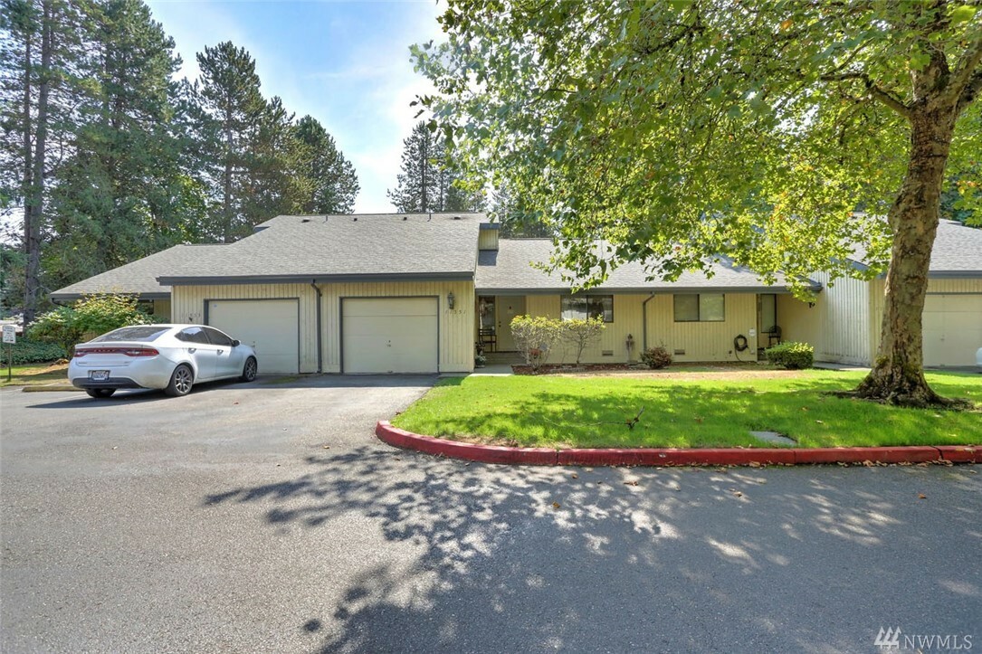 Property Photo:  11551 SE 173rd St  WA 98055 