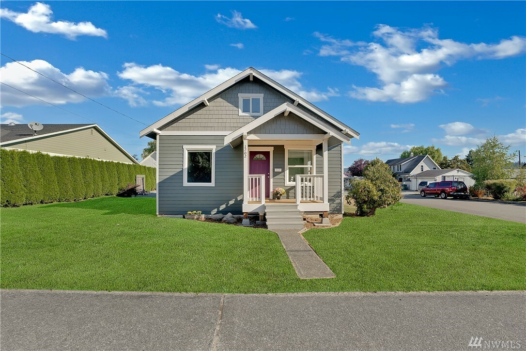 Property Photo:  1202 20th St  WA 98221 