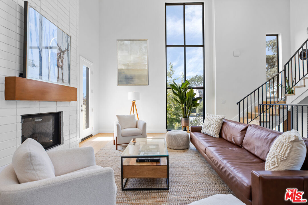 Property Photo: 12464 Washington Pl A CA 90066