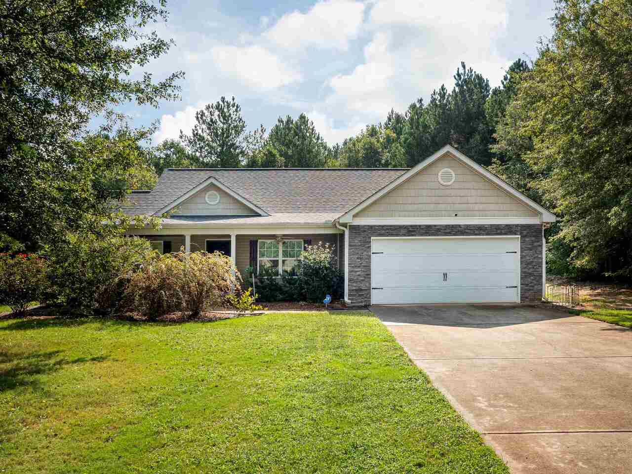 Property Photo:  90 Horseshoe Lane  GA 30233 