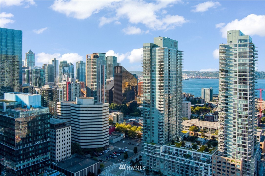 Property Photo: 588 Bell Street 1407S WA 98121