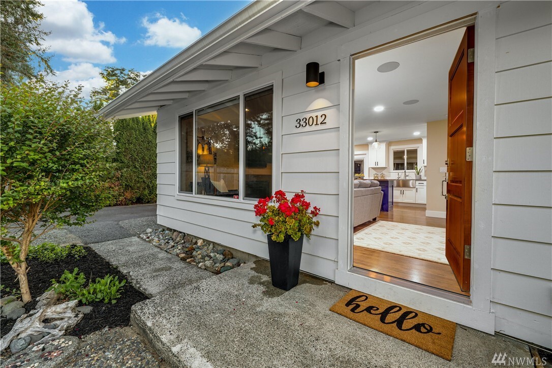 Property Photo: 33012 SE 43rd St S WA 98024