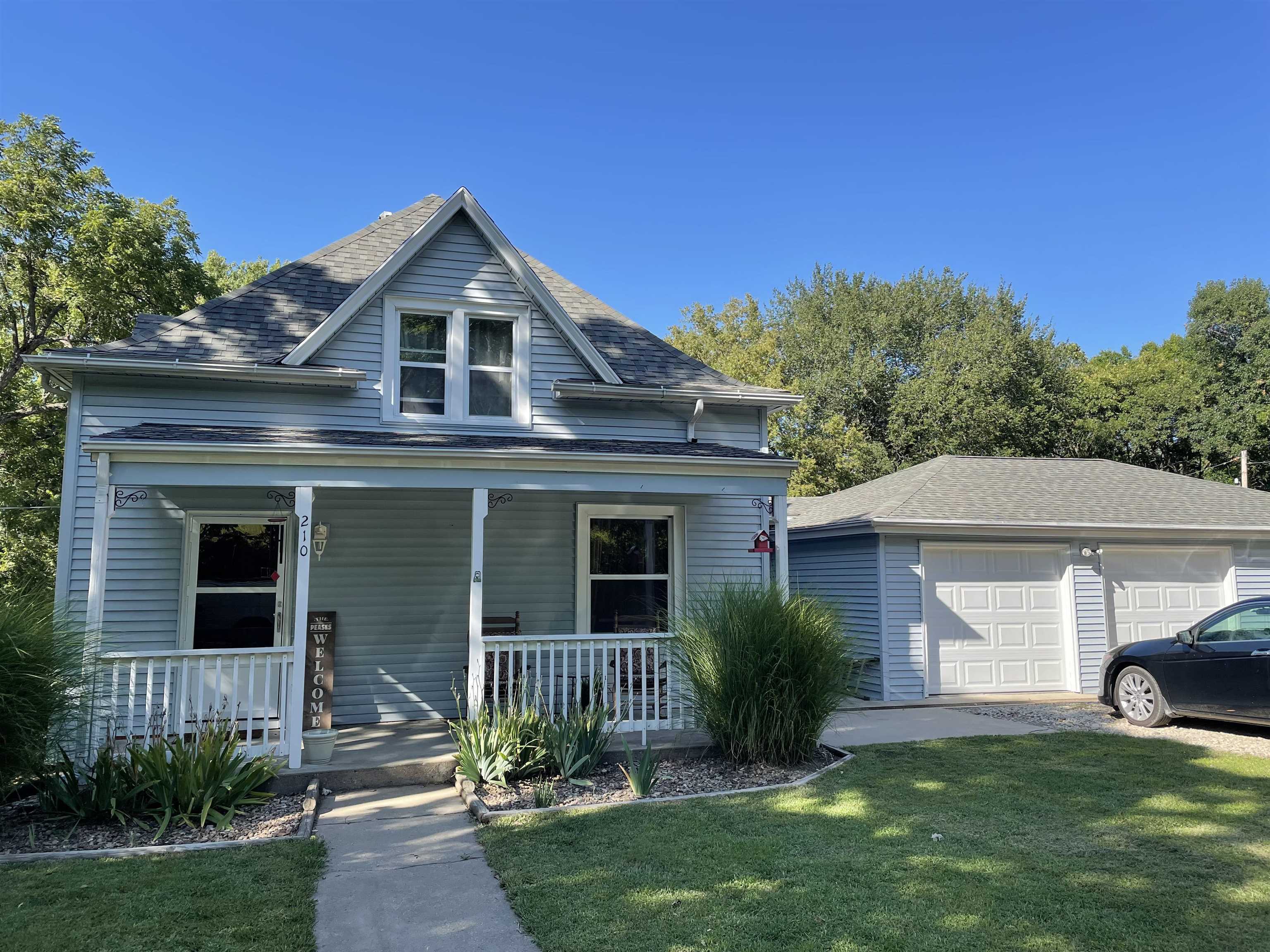 Property Photo:  210 W 2nd St  KS 66615 