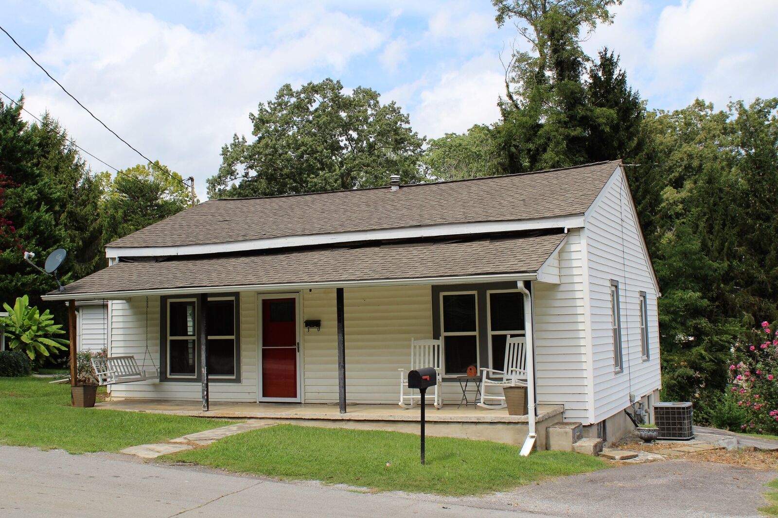 Property Photo:  209 3rd Ave NE  TN 37398 