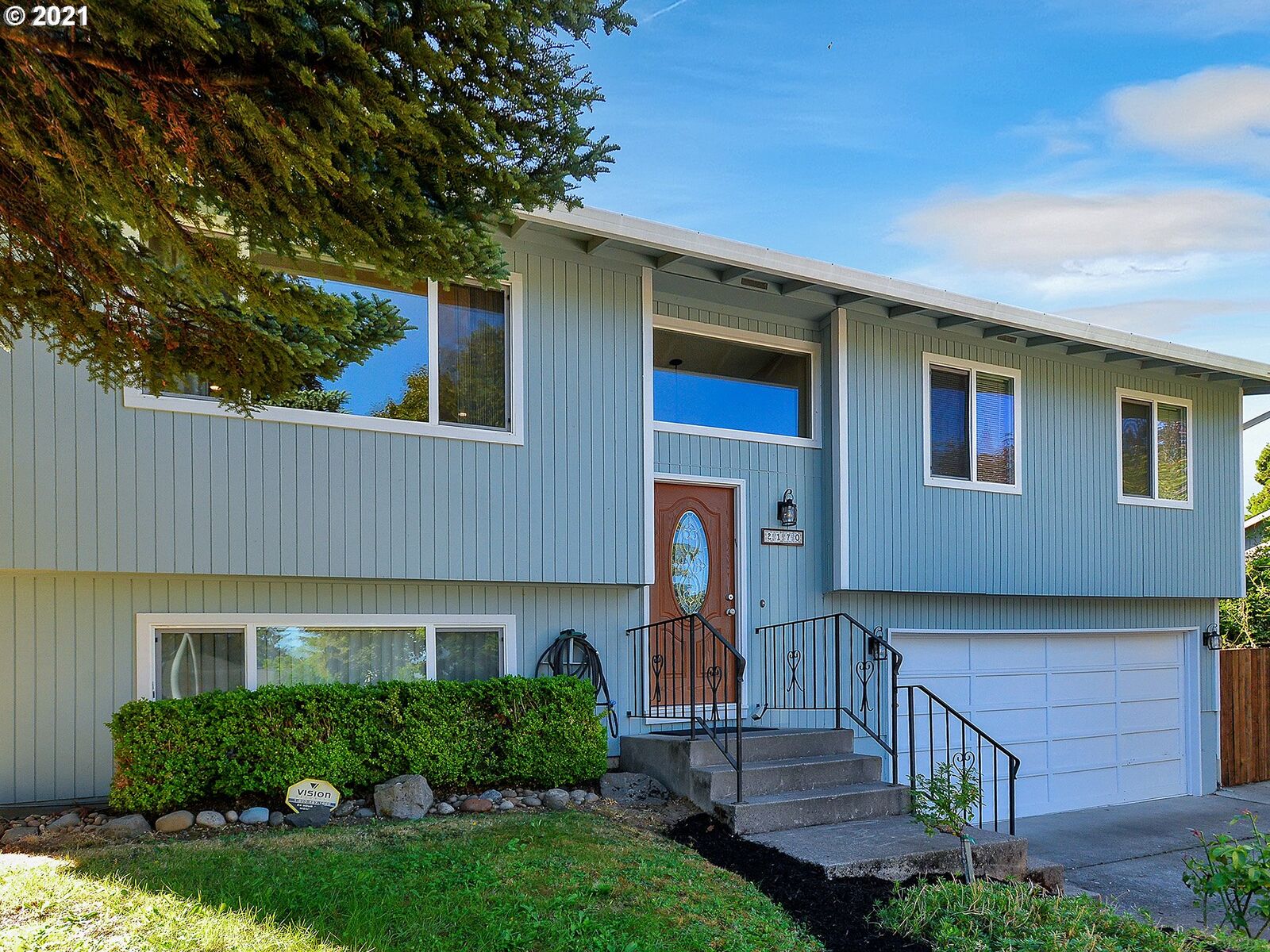 Property Photo:  2170 SW 18th Ct  OR 97080 