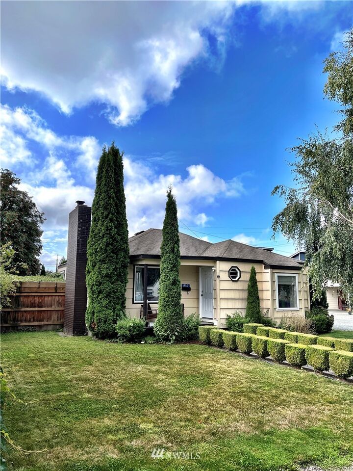 Property Photo: 816 E Victoria Avenue WA 98233
