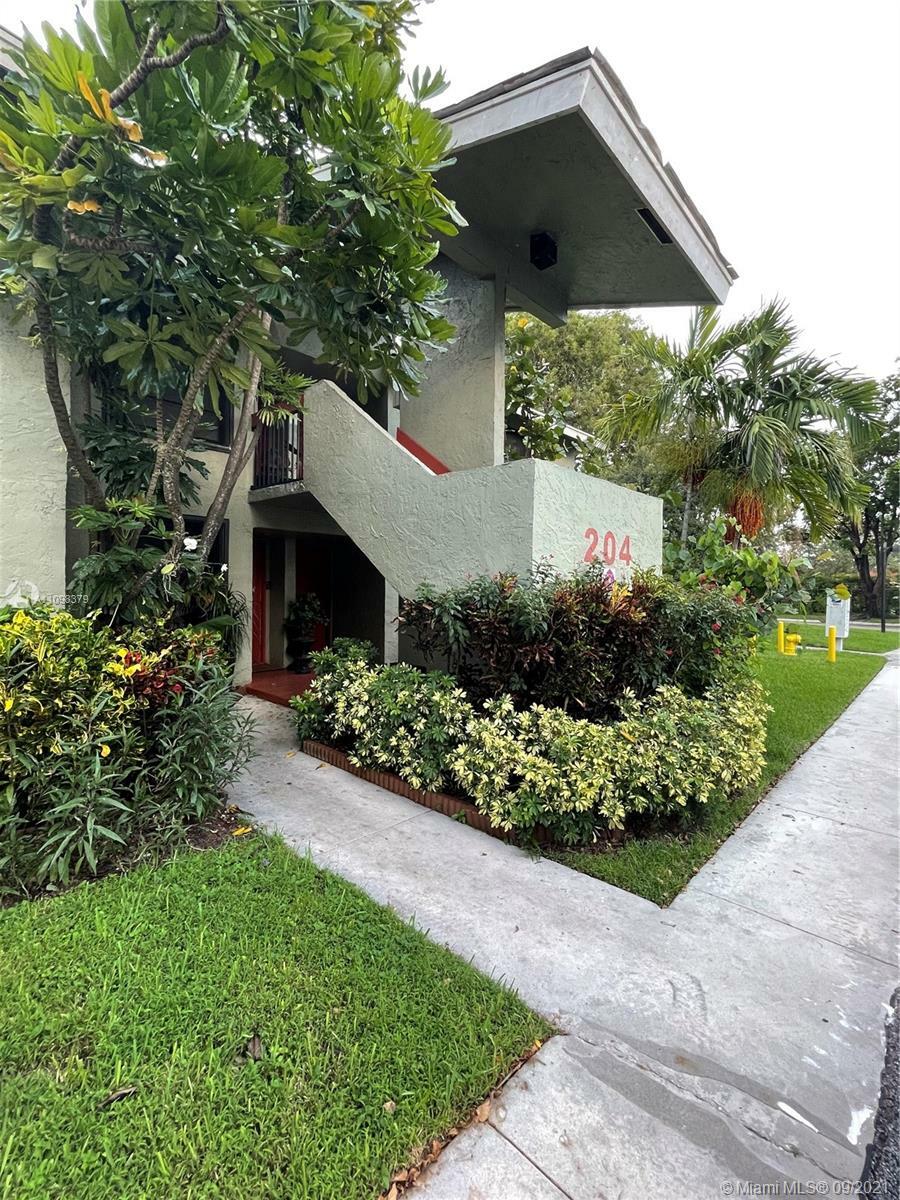 Property Photo:  204 Lake Pointe Dr 108  FL 33309 