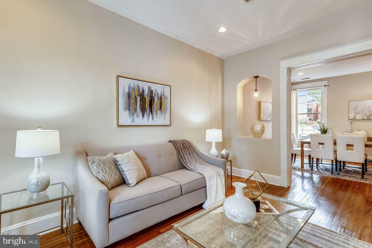 Property Photo:  918 8th Street NE  DC 20002 