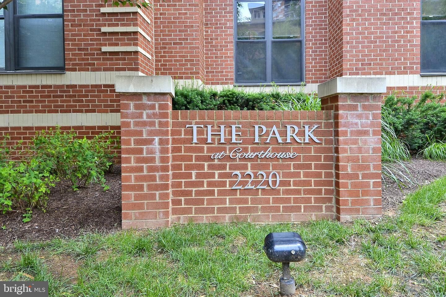 Property Photo: 2220 Fairfax Drive 702 VA 22201